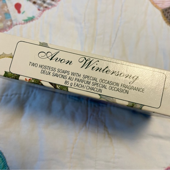 Vintage Avon ‘Wintersong’ hostess soap set - Picture 2 of 7